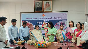 ‘কলাবতী’ শাড়িটি প্রধানমন্ত্রীকে উপহার দেওয়া হবে: ডিসি