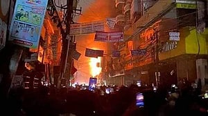 চট্টগ্রামে কোল্ড স্টোরেজে অগ্নিকাণ্ড