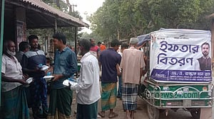 রাজের উদ্যোগে চুয়াডাঙ্গায় চলছে ইফতার বিতরণ