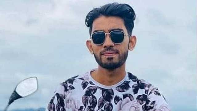 ফেনীতে হামলার প্রতিবাদ করায় ছুরিকাঘাত, মাসহ ছাত্রলীগ নেতা গ্রেপ্তার