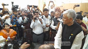 মনোনয়নপত্র জমায় ‘নির্বাচনী আচরণবিধি লঙ্ঘন’ আজমত উল্লার