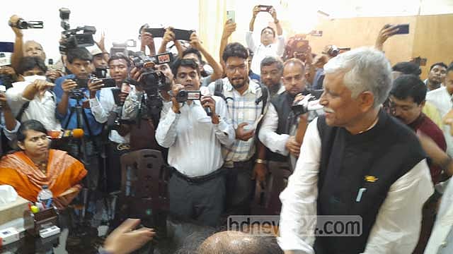 মনোনয়নপত্র জমায় ‘নির্বাচনী আচরণবিধি লঙ্ঘন’ আজমত উল্লার