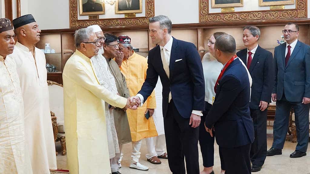 দরিদ্র জনগোষ্ঠীর পাশে বিত্তশালীদের দাঁড়াতে হবে: রাষ্ট্রপতি হামিদ
