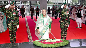মুজিবনগর দিবসে বঙ্গবন্ধুর প্রতিকৃতিতে প্রধানমন্ত্রীর শ্রদ্ধা