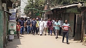 চনপাড়ায় তিন পক্ষের সংঘর্ষ, গুলিবিদ্ধ ৩