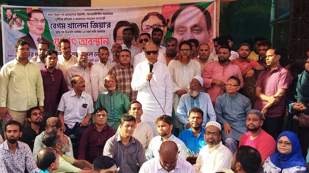 মন্ত্রী-এমপিরা লাল পাসপোর্ট ‘স্যারেন্ডার করছে’: নোমান
