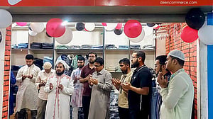 বনশ্রীতে দ্বীন এর বিক্রয় কেন্দ্র চালু
