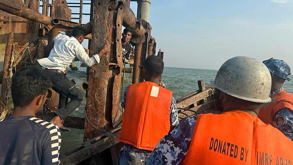 পরিত্যক্ত সাঙ্গু গ্যাস ফিল্ডের যন্ত্রাংশ চুরি করে বিক্রি, গ্রেপ্তার ১৬