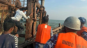পরিত্যক্ত সাঙ্গু গ্যাস ফিল্ডের যন্ত্রাংশ চুরি করে বিক্রি, গ্রেপ্তার ১৬