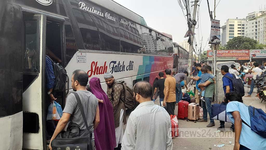 ঈদযাত্রায় চেনা ভিড় নেই বাস টার্মিনালে