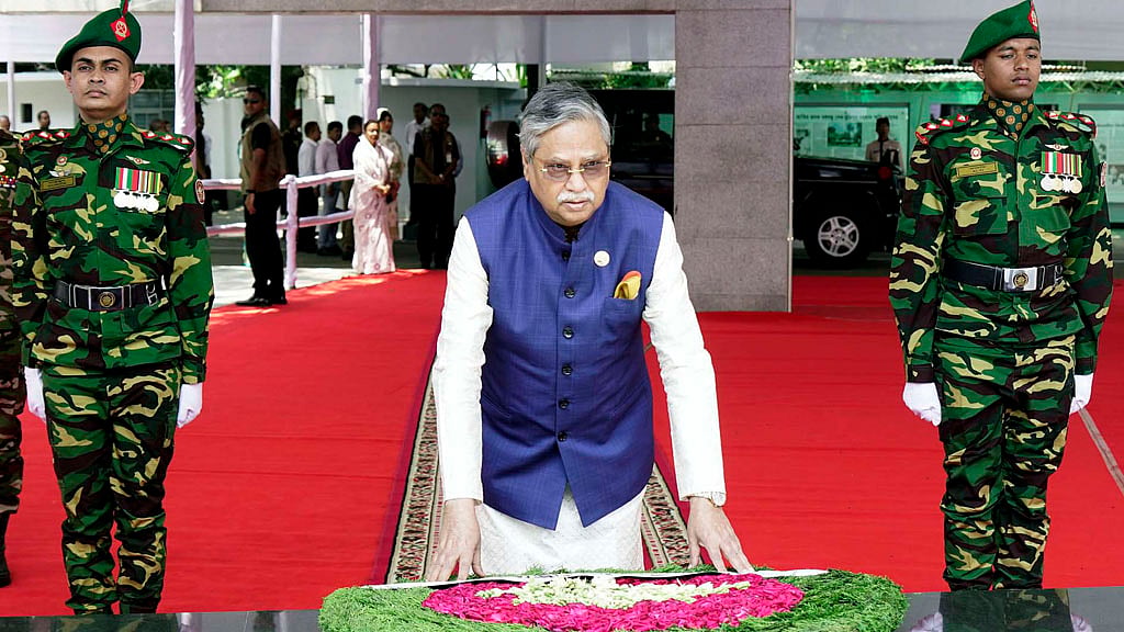 বঙ্গবন্ধুর প্রতিকৃতিতে রাষ্ট্রপতি সাহাবুদ্দিনের শ্রদ্ধা