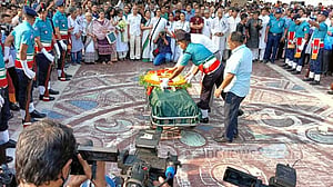 রাষ্ট্রীয় সম্মানে পঙ্কজ ভট্টাচার্যকে শেষ বিদায়