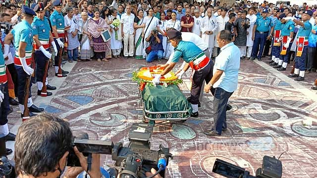 রাষ্ট্রীয় সম্মানে পঙ্কজ ভট্টাচার্যকে শেষ বিদায়