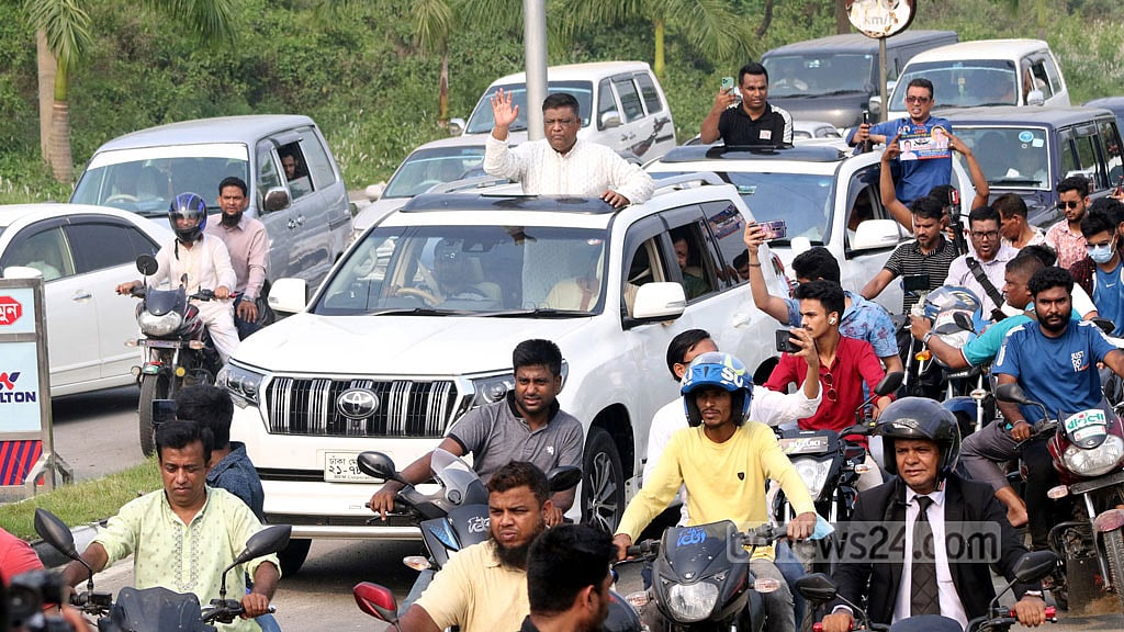 সিলেটে আনোয়ারুজ্জামানকে নিয়ে শোভাযাত্রা; বললেন, ‘কোনো বিভেদ নেই’