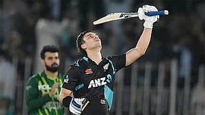 এক লাফে ৪৮ ধাপ এগোলেন চাপম্যান