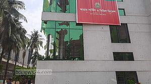 বঙ্গবাজারে আগুন: হামলার মামলায় তিনজন ১ দিনের রিমান্ডে