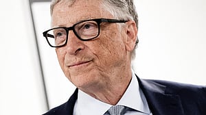 এআই আটকে রেখে সমস্যার সমাধান হবে না: বিল গেটস