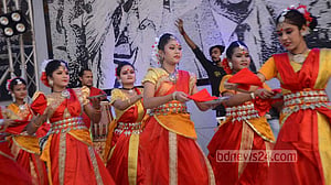 ঈদ আনন্দ উৎসবে মাতলো লালদীঘি মাঠ