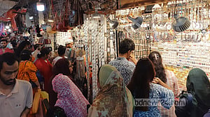 চাঁদ রাতের ঈদবাজারে