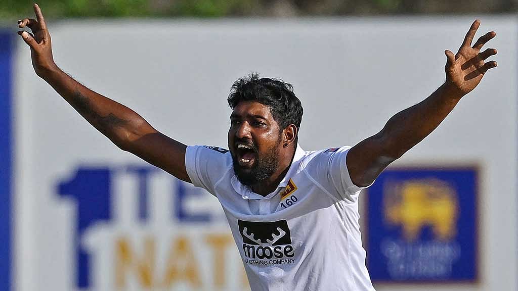 ৭১ বছরের রেকর্ড ভাঙলেন জয়াসুরিয়া