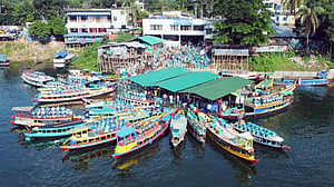 কাপ্তাই হ্রদে বড় মাছ কমছে কেন?