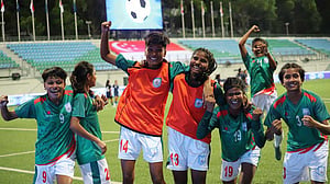 সিঙ্গাপুরকে হারিয়ে গ্রুপ সেরা বাংলাদেশ