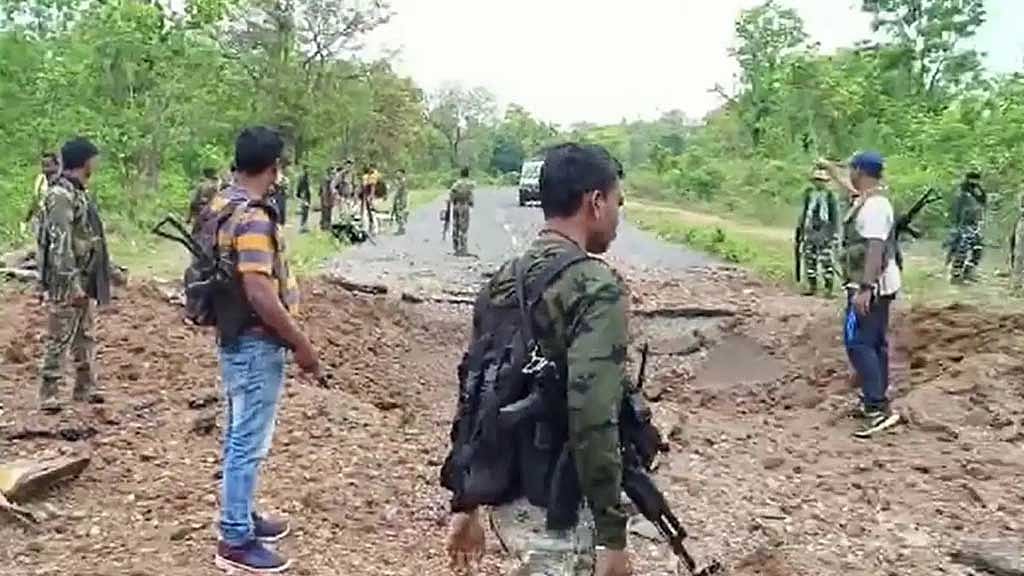 ছত্তিশগড়ে পুলিশের গাড়িতে মাওবাদীদের হামলা, নিহত ১১