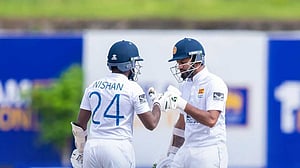 করুনারত্নে ও মাদুশকার সেঞ্চুরি, অপেক্ষায় মেন্ডিস