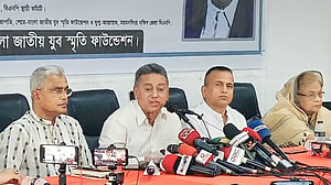 বিদেশিদের পেছনে ‘ধর্না দিয়ে’ লাভ হবে না: প্রধানমন্ত্রীকে খসরু
