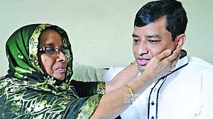 গাজীপুরে মায়ের জন্যও মনোনয়ন ফরম তুললেন জাহাঙ্গীর