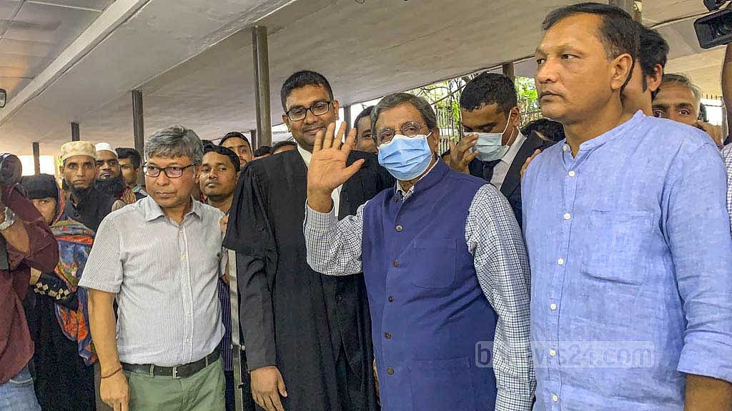 ডিজিটাল নিরাপত্তা আইন: প্রথম আলো সম্পাদকের ৬ সপ্তাহের আগাম জামিন