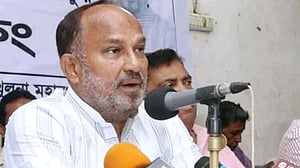 খুলনায় ভোটে আগ্রহী মঞ্জু, মনে করেন ‘মাঠ ছাড়া’ উচিত নয়