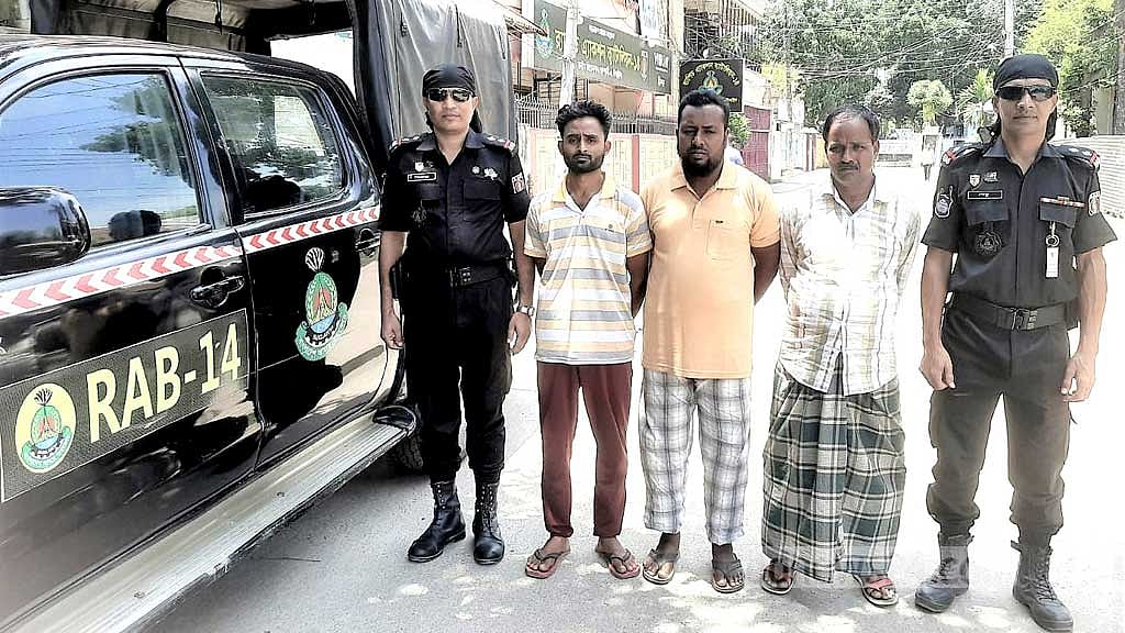 টাঙ্গাইলে হত্যা মামলায় পিতা-পুত্রসহ তিনজন গ্রেপ্তার
