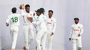 আফিফদের হতাশ করে ম্যাকেঞ্জি-কার্টির ব্যাটে ক্যারিবিয়ানদের লিড