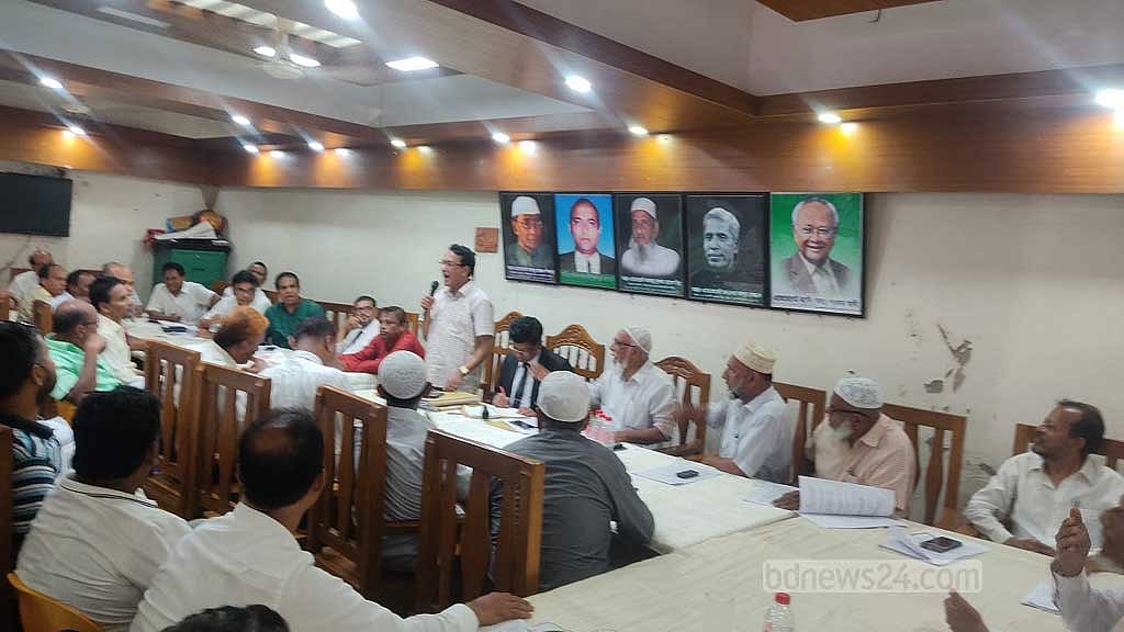 টাকা আত্মসাৎ: শরীয়তপুরের দুই আইনজীবীর চেম্বার বাতিল