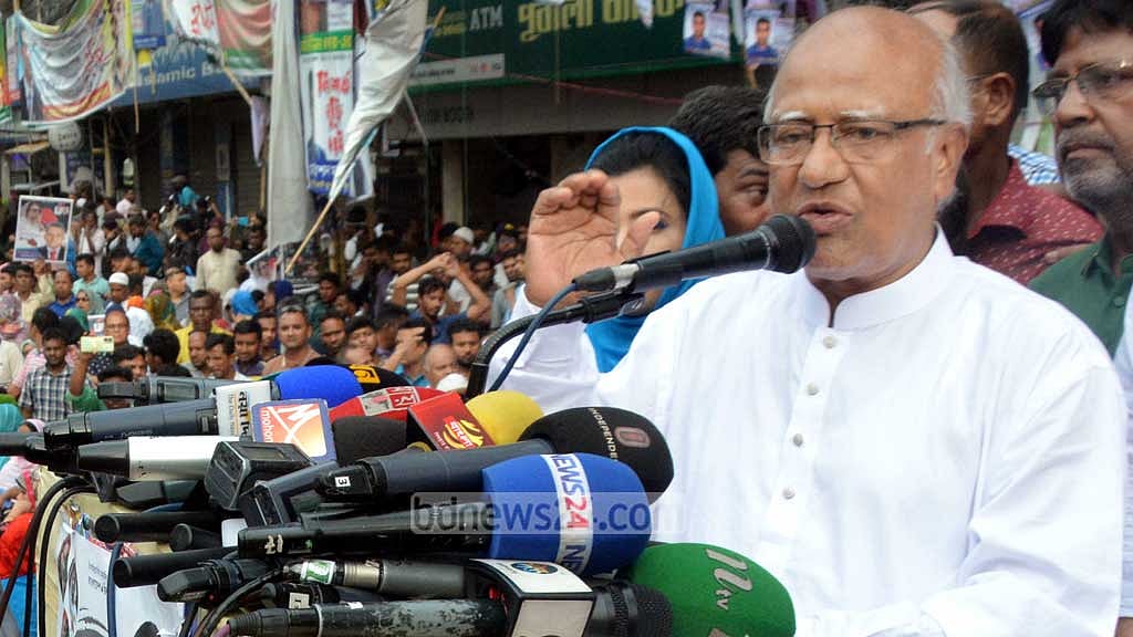 অসুস্থবোধ করায় বিএনপির খন্দকার মোশাররফকে হাসপাতালে ভর্তি