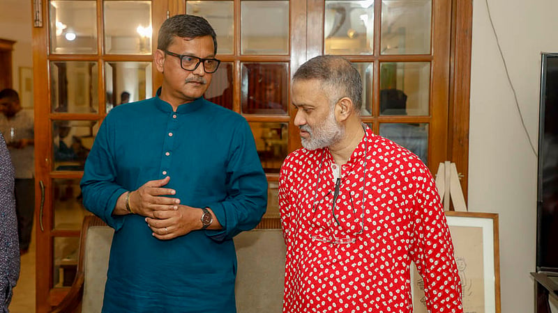 বিডিনিউজ টোয়েন্টিফোর ডটকমের বর্ষবরণ অনুষ্ঠানে প্রধান সম্পাদক তৌফিক ইমরোজ খালিদীর সঙ্গে নৌ পরিবহন প্রতিমন্ত্রী খালিদ মাহমুদ চৌধুরী।