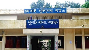 ঘরের মেঝে খুঁড়ে মিলল মেয়ের মরদেহ, মা গ্রেপ্তার