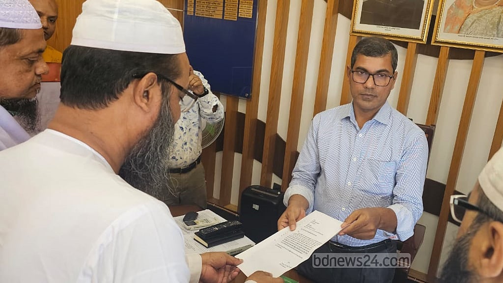 বরিশালে আচরণবিধি ভঙ্গে ক্ষমা চাইলেন ইসলামী আন্দোলনের ফয়জুল করীম
