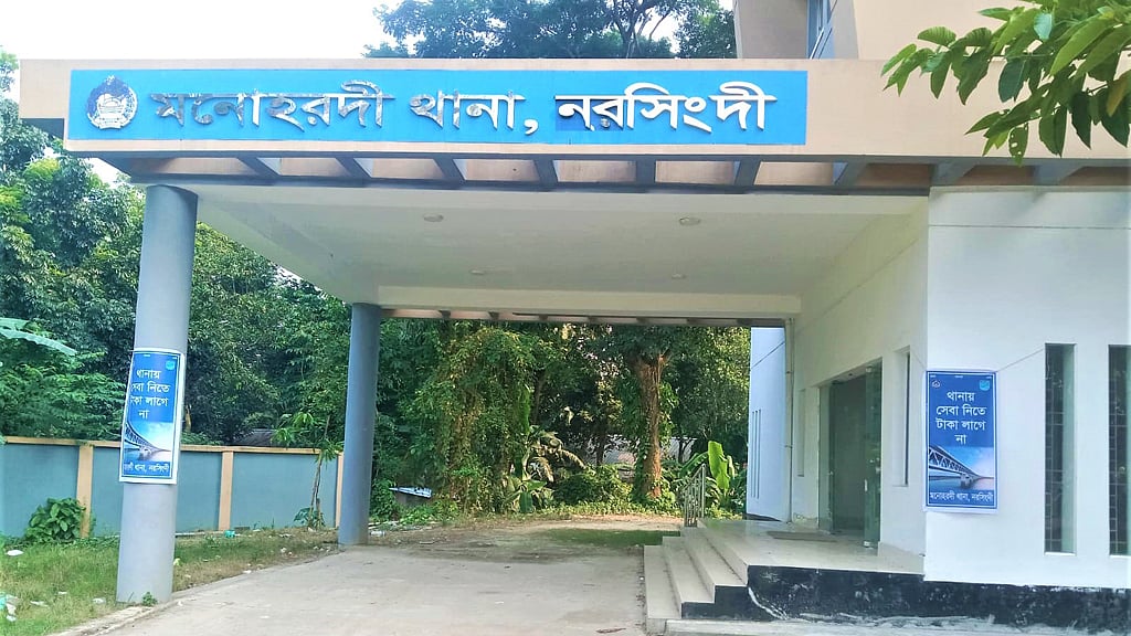 নরসিংদীতে কাপড় কিনতে যাওয়ার পথে প্রাণ গেল ব্যবসায়ীর
