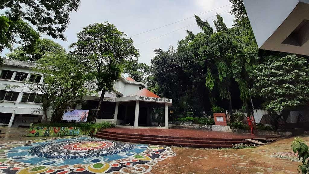 ৬ মাস পর ক্লাসে ফিরেছে চট্টগ্রাম চারুকলা