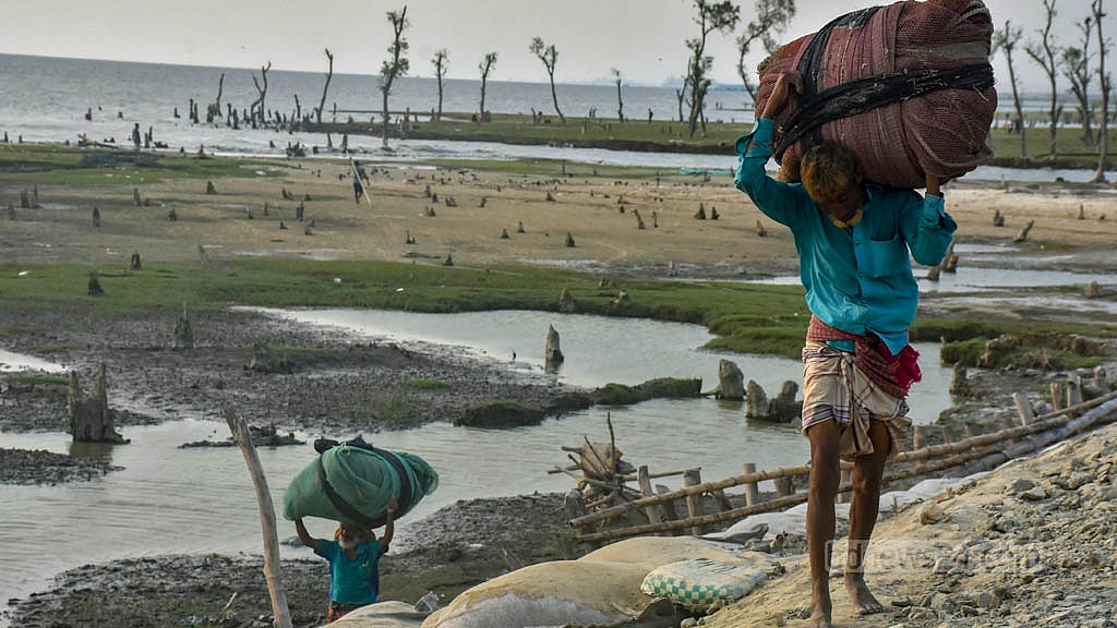 ঘূর্ণিঝড়টা এড়াতে পারলে কতভাবেই না বেঁচে যাই!