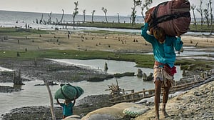 ঘূর্ণিঝড়টা এড়াতে পারলে কতভাবেই না বেঁচে যাই!
