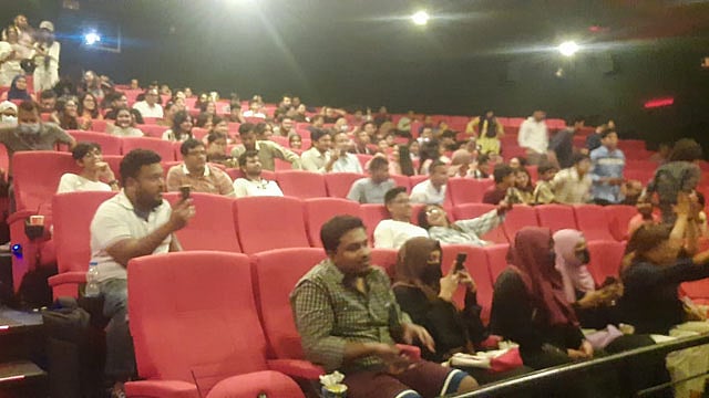 বাংলাদেশে কেমন গেল 'পাঠানের' প্রথম দিন?