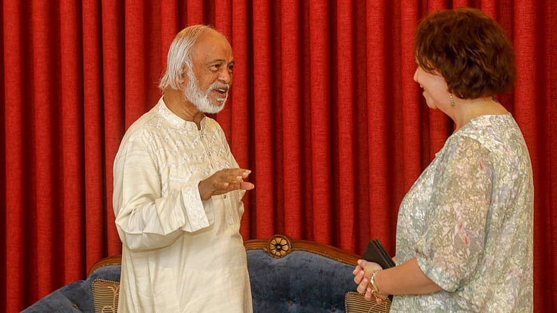 বিডিনিউজ টোয়েন্টিফোর ডটকমের বর্ষবরণ অনুষ্ঠানে বিএনপির স্থায়ী কমিটির সদস্য আব্দুল মঈন খান ও জার্মান দূতাবাসের সেক্রেটারি (প্রশাসন) পানিয়া স্যান্ডার।