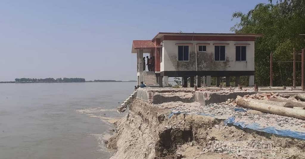 কুড়িগ্রামে নদীতে বাড়ছে পানি, ভাঙন হুমকিতে কমিউনিটি ক্লিনিক