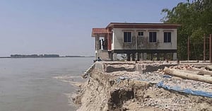 কুড়িগ্রামে নদীতে বাড়ছে পানি, ভাঙন হুমকিতে কমিউনিটি ক্লিনিক