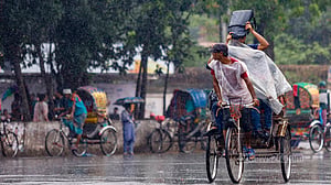 মেঘে ঢাকা আকাশ, শেষে ঝিরিঝিরি বৃষ্টি