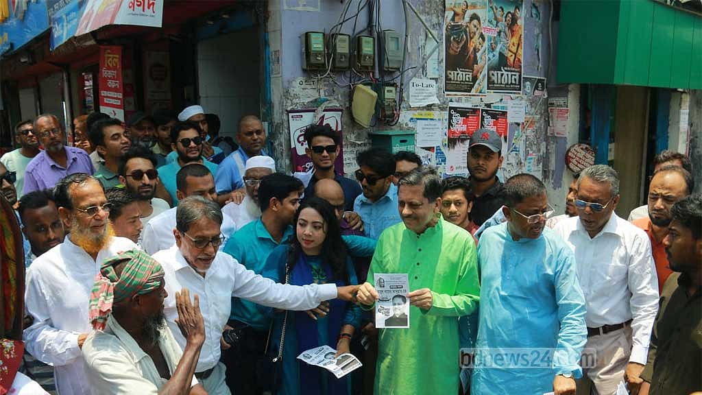 উন্নয়নের জন্য নৌকার জয় চায় বরিশালের মানুষ: খোকন সেরনিয়াবাত