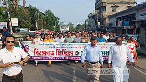 শেখ হাসিনাকে ‘হত্যার হুমকি’: দুই জেলায় মামলা, নানা স্থানে বিক্ষোভ
